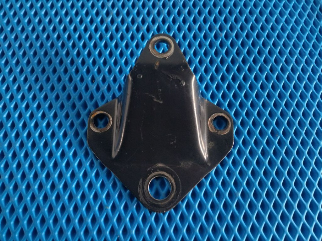 кронштейн передней рессоры передний б/у